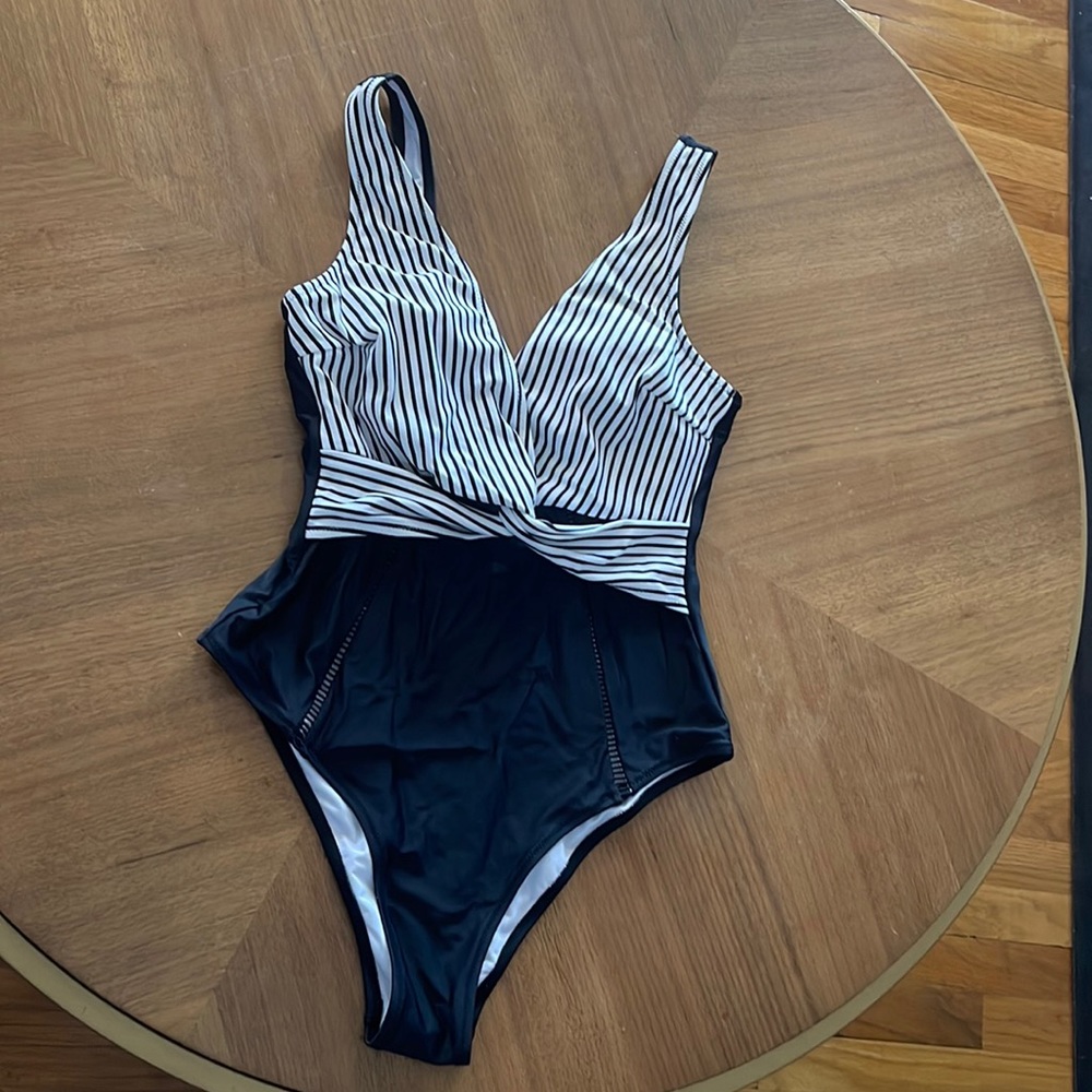 Cupshe black and white one piece bathing suit